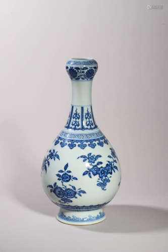 Blue and White Garlic-Head-Shape Vase
