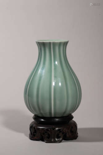 Celadon Glaze Melon-Form Vase