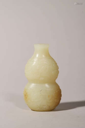 Carved Jade Cloud Double-Gourd-Shape Vase