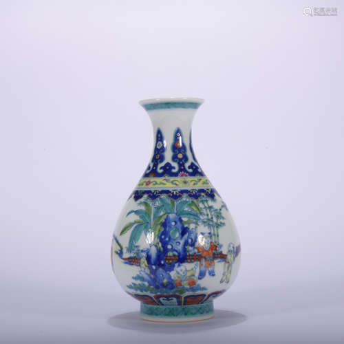 A Wu cai 'figure' pear-shaped vase