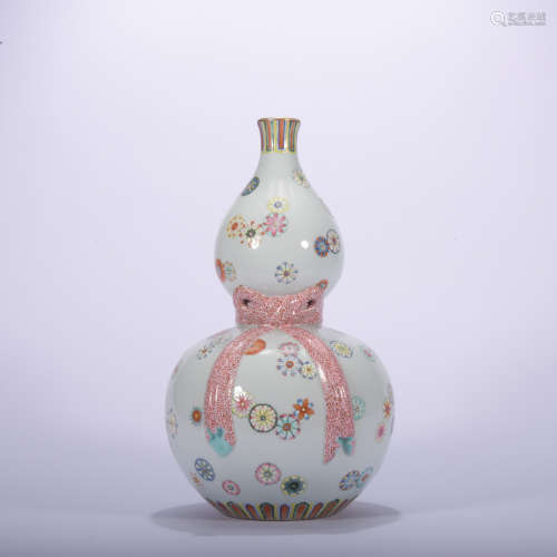 A famille-rose gourd-shaped vase