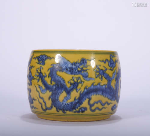 A yellow ground blue and white 'dragon' jar