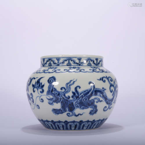 A blue and white 'dragon' jar