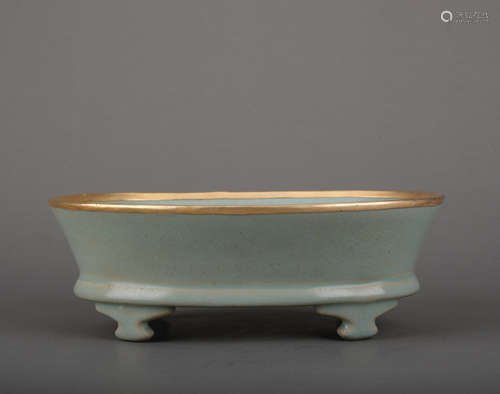 A officer glazed bowl