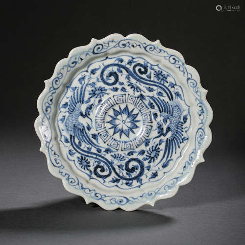 CHINESE YUAN DYNASTY BLUE AND WHITE FLOWER MOUTH PLATE