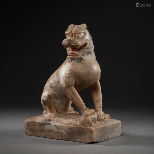 CHINESE TANG DYNASTY WHITE MARBLE LION STATUE