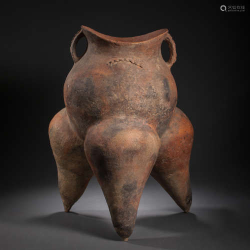 CHINESE MAJIAYAO CULTURE RED POTTERY STANDS ON THREE LEGS