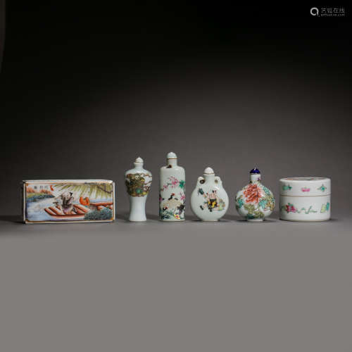 A GOUP OF QING DYNASTY PORCELAINS