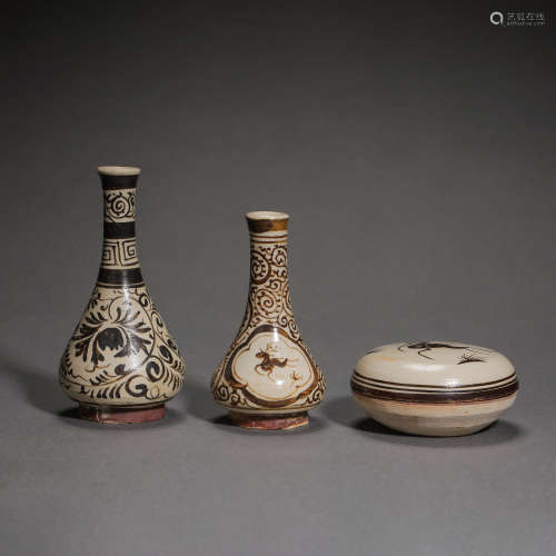 A GROUP OF JIZHOU WARE SPRING BOTTLES AND COVER BOXES, SOUTH...
