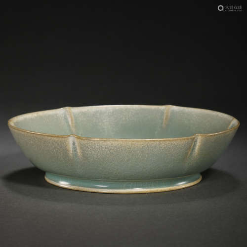 RU WARE FLOWER MOUTH PLATE, SONG DYNASTY, CHINA