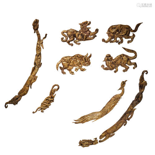 A SET OF CHINESE WARRING STATES PERIOD PURE GOLD ORNAMENTS, ...