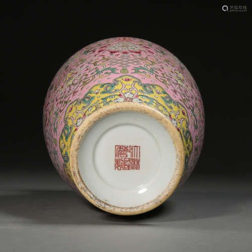 CHINESE QING DYNASTY FAMILLE ROSE VASE