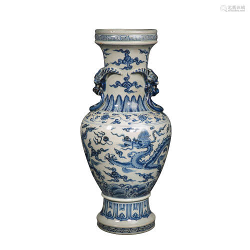 EARLY MING DYNASTY BLUE AND WHITE DRAGON PATTERN VASE
