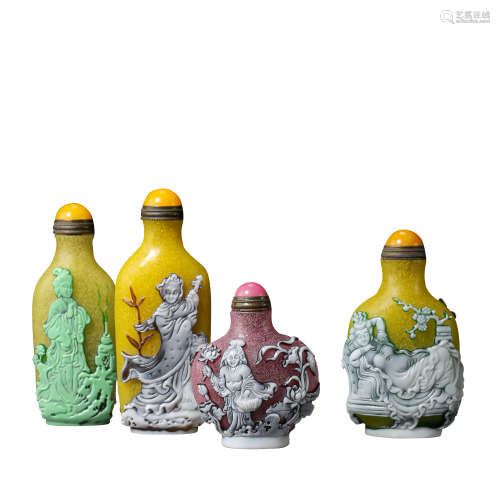 A SET OF CHINESE QING DYNASTY GLASS SNUFF BOTTLES