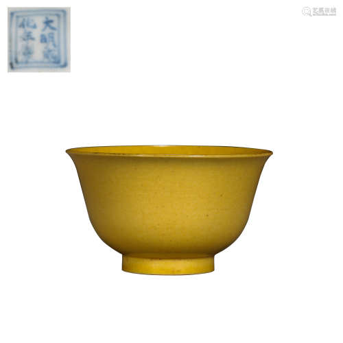 CHENGHUA YELLOW GLAZE CUP, MING DYNASTY, CHINA, 15TH CENTURY