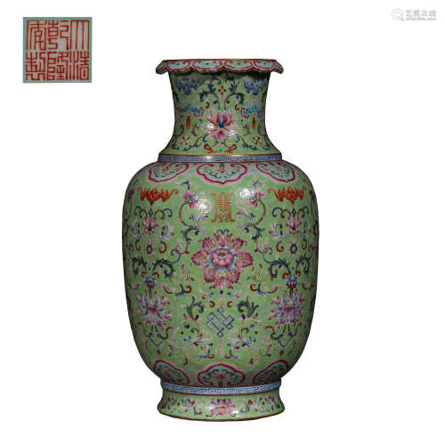 CHINESE QING DYNASTY FAMILLE ROSE VASE