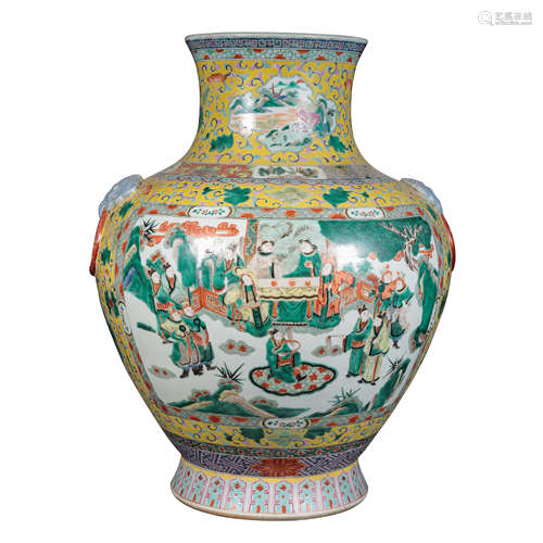 CHINA QING DYNASTY QIANLONG LARGE FAMILLE ROSE POT, 18TH CEN...