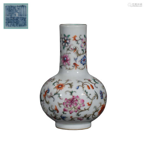 CHINESE QING DYNASTY FAMILLE ROSE VASE