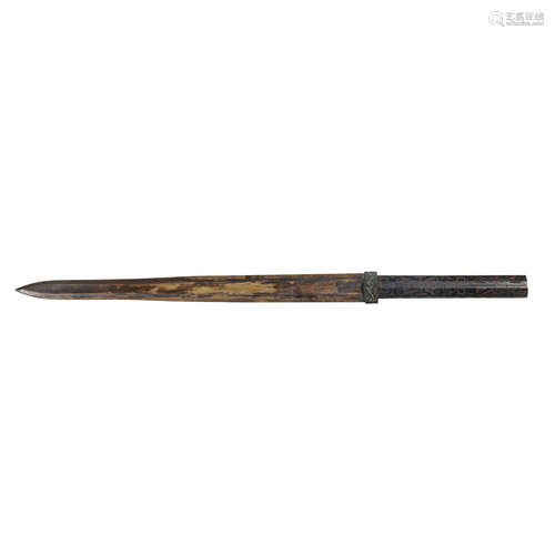 CHINESE WARRING STATES PERIOD BRONZE SWORD WITH LACQUER HILT