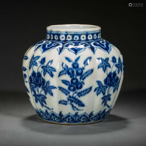 CHINESE MING DYNASTY BLUE AND WHITE PORCELAIN POT, 15TH CENT...
