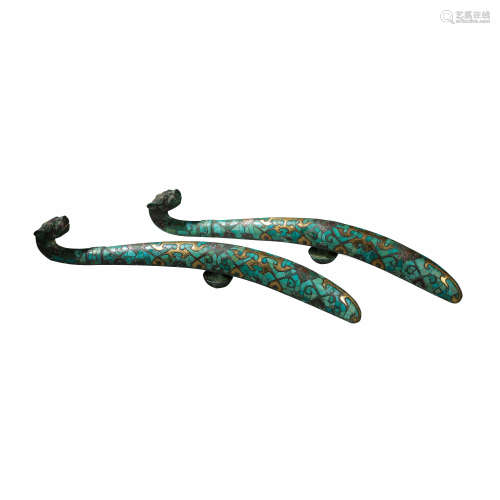 A PAIR OF CHINESE WARRING STATES PERIOD BRONZE BELT HOOKS IN...