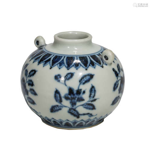 CHINESE MING DYNASTY BLUE AND WHITE PORCELAIN JAR