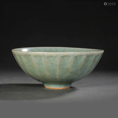 LONGQUAN WARE BOWL IN SOUTHERN SONG DYNASTY, CHINA
