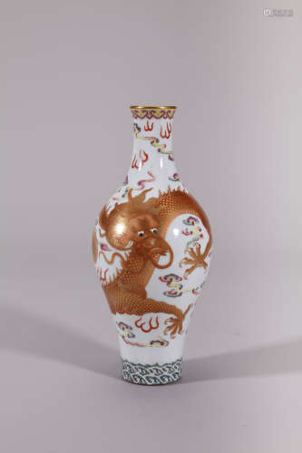 Famille Rose Golden Dragon Vase, Qing Guangxu Period