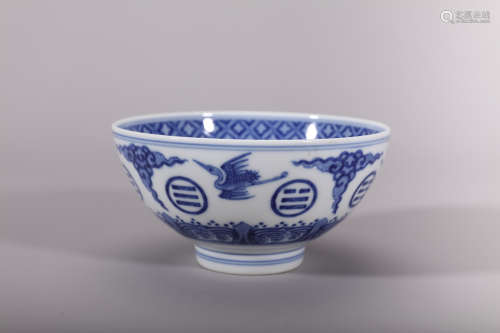 Blue and White Cloud and Crane Eight Diagrams Bowl, Qing Gua...