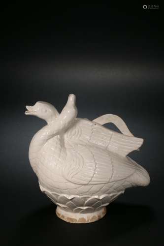Song Dynasty white glazed bird-shaped pot