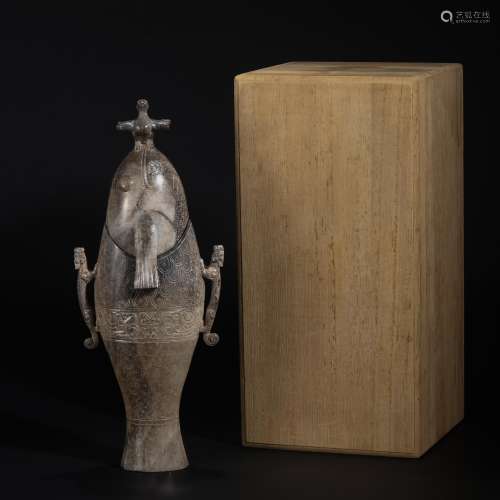 Han Dynasty Hetian jade vase with fish pattern