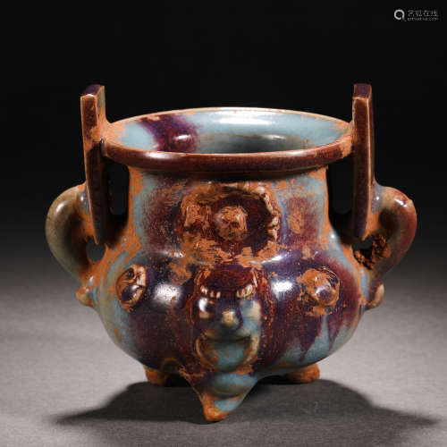 Song Dynasty Jun kiln porcelain three-legged furnace