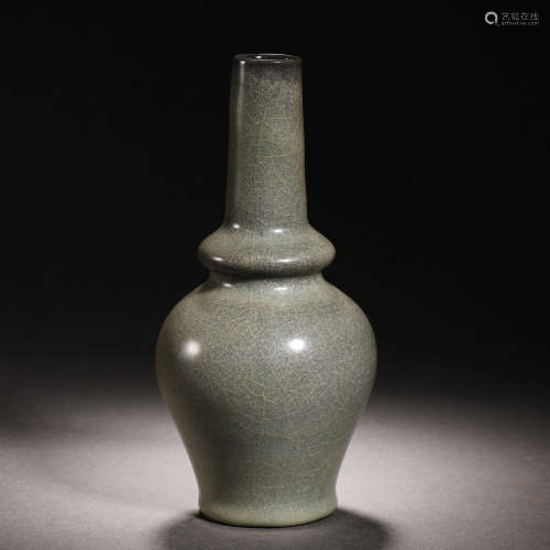 Song Dynasty Celadon long neck vase