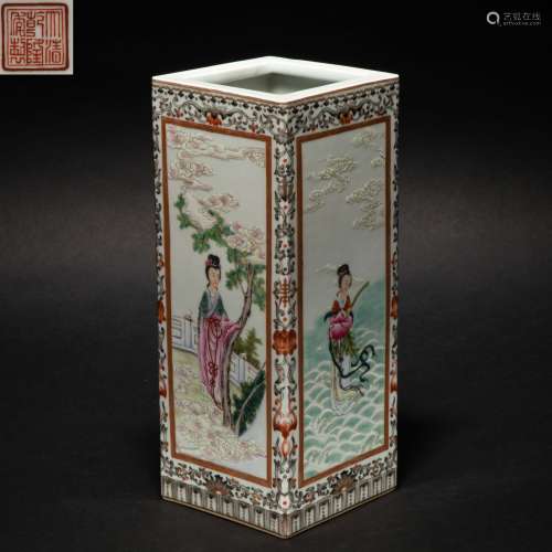 Qing Dynasty pastel figure square bottle