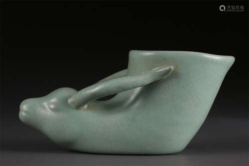 A Turquoise Glazed Porcelain Horn Cup.