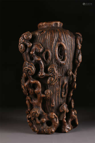 An Agarwood Bottle with Ganoderma Design.