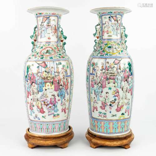 A pair of Famille Rose Chinese vases made of porcelain and d...