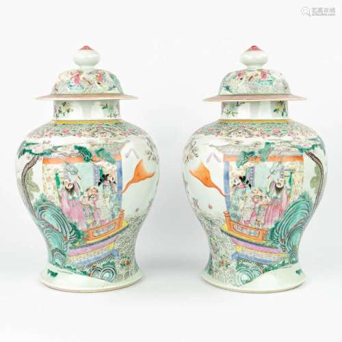 A pair of Chinese baluster vases with hand-painted decor ...