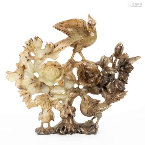 An oriental statue of birds, made of sculptured hardstone. (...