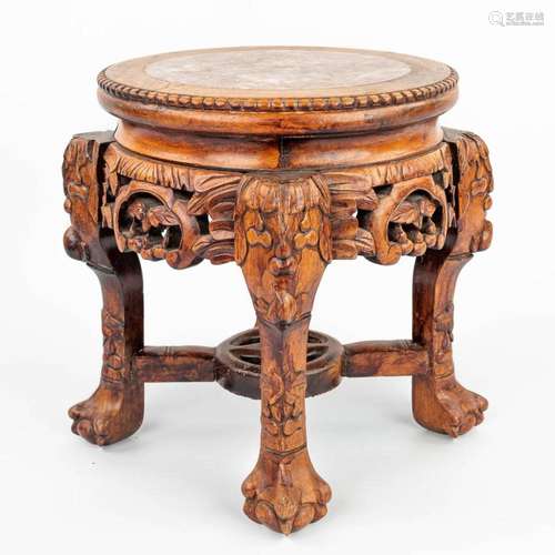 A stand made of Chinese hardwood and finished with marble. (...