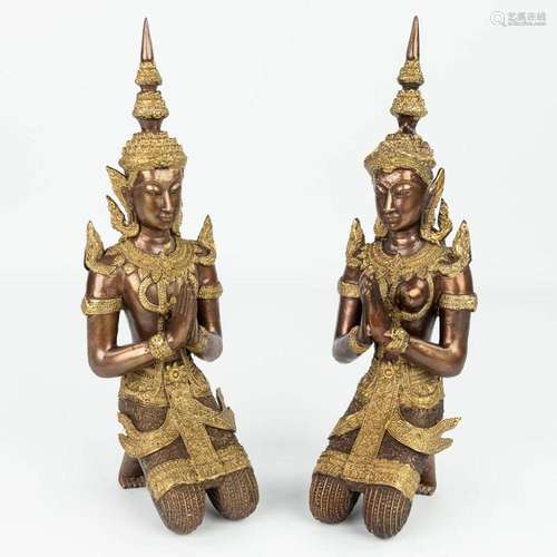 A pair of Thai buddha's made of bronze. (H:33,5cm)