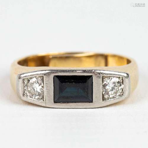 A ring made of yellow gold with 1 sapphire and 2 brilliants,...