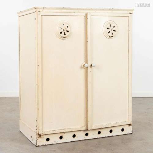 An antique plate warming cabinet made of metal. (H:105cm)