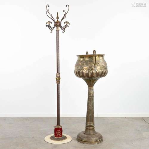 A metal coathanger and planter made of copper. (H:177cm)