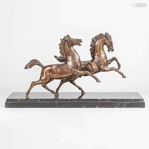 A pair of bronze horses mounted on a marble base. (H:43cm)