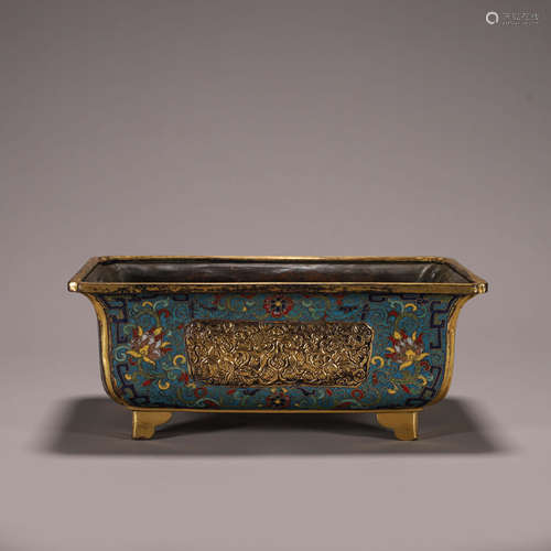 A flower patterned gilding cloisonne squared basin