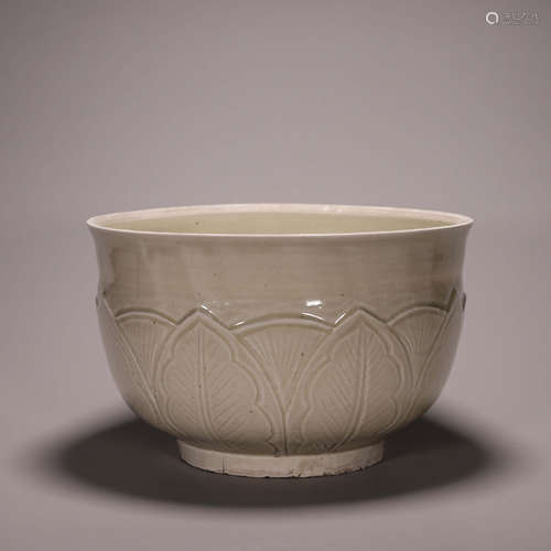 A Ding kiln lotus petal porcelain bowl