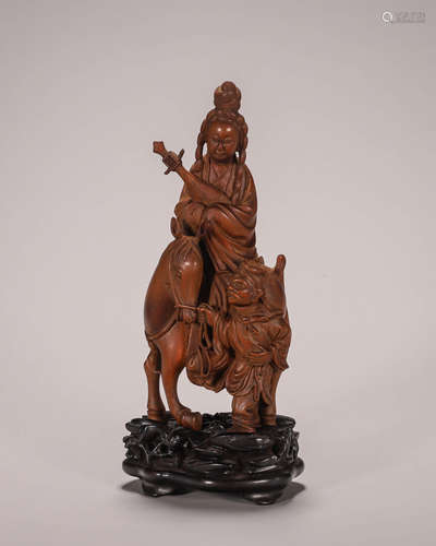 A boxwood female figurine