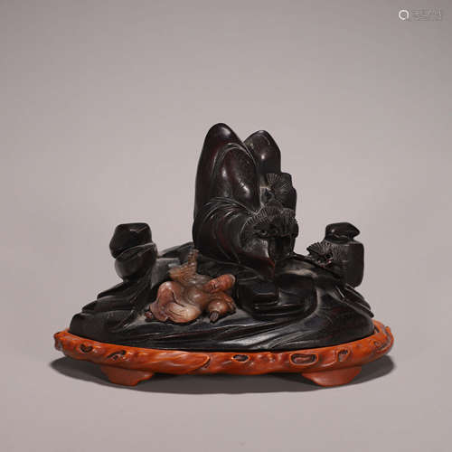 A red sandalwood figure brush stand