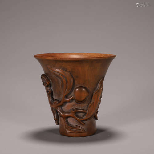 A peach patterned boxwood cup